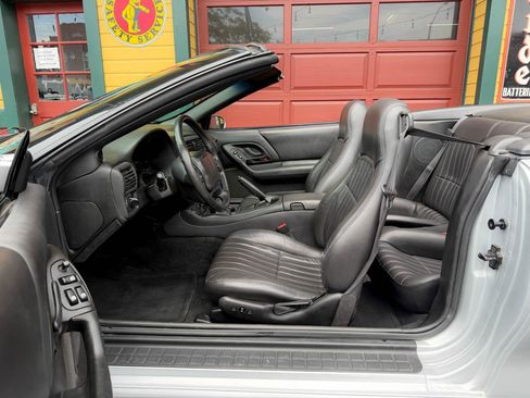 Used 2002 Chevrolet Camaro Z28 w/ Sport Appearance Pkg RWD image 23