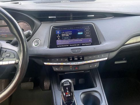 Used 2020 Cadillac XT4 Premium Luxury FWD image 7