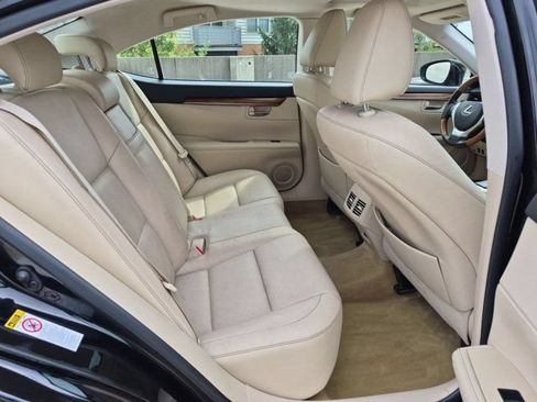 Used 2014 Lexus ES 300h w/ Luxury Package w/Bamboo Trim FWD image 18