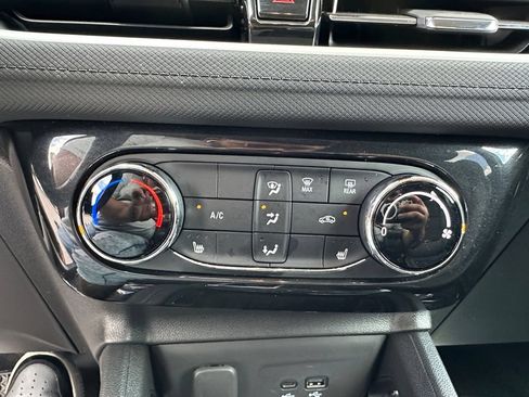 Used 2024 Chevrolet TrailBlazer LT w/ LT Cold Weather Package AWD/4WD image 20