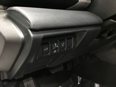 Used 2023 Subaru Outback Premium AWD/4WD image 9