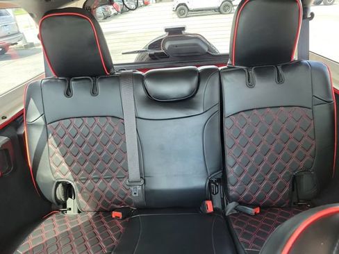 Used 2022 Jeep Wrangler Unlimited Sahara AWD/4WD image 18