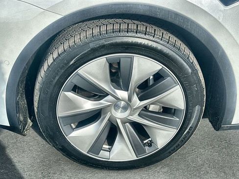 Used 2020 Tesla Model Y Long Range image 33