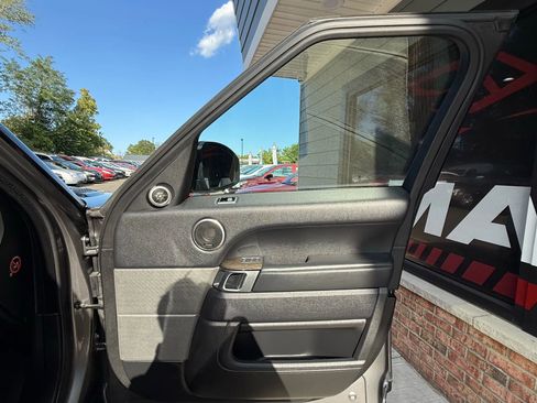 Used 2018 Land Rover Range Rover Sport HSE image 29