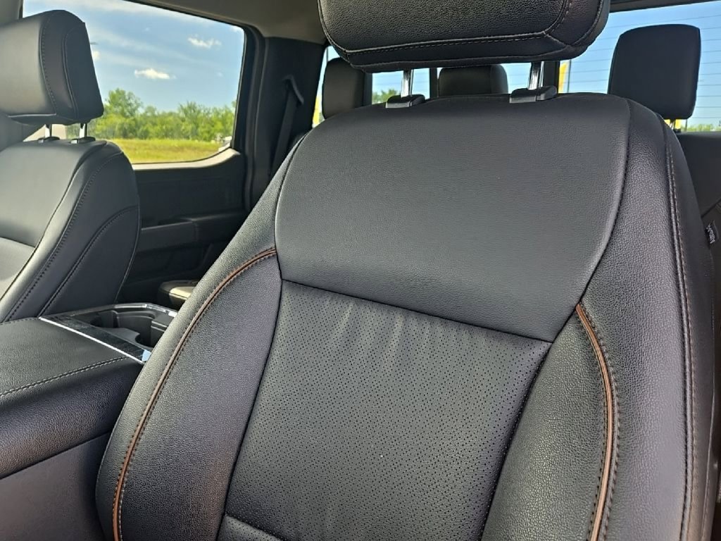 Used 2025 Ford F250 Lariat AWD/4WD image 32