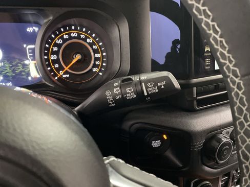 Used 2025 Jeep Wrangler Unlimited Sahara AWD/4WD image 22
