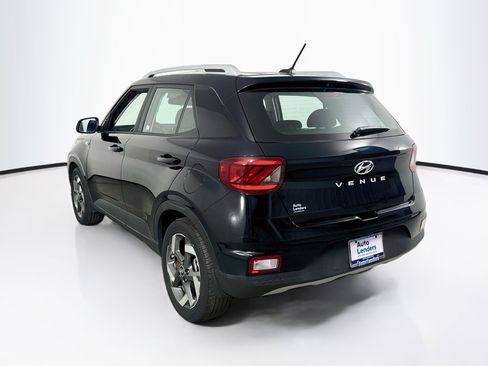 Used 2023 Hyundai Venue SEL FWD image 7