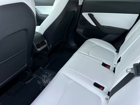 Used 2021 Tesla Model Y Long Range image 4