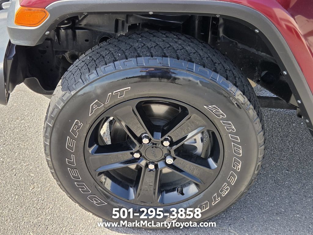 Used 2021 Jeep Wrangler Unlimited Sahara AWD/4WD image 16