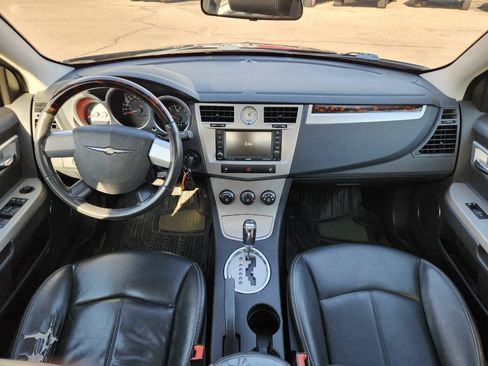 Used 2010 Chrysler Sebring Limited FWD image 4