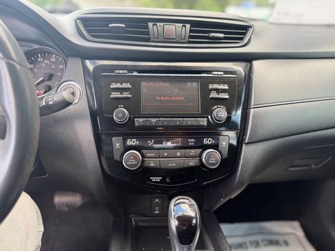 Used 2017 Nissan Rogue SV FWD image 15