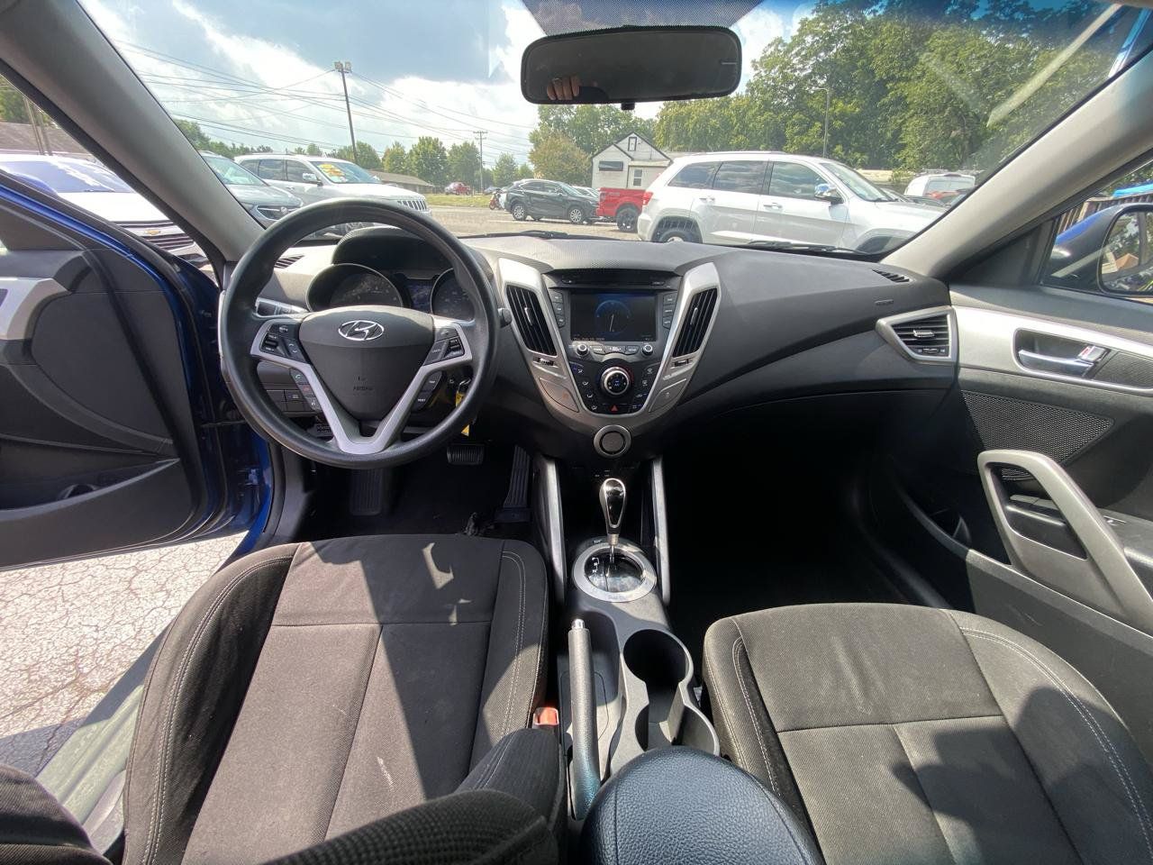 Used 2016 Hyundai Veloster FWD image 16