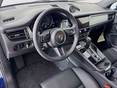 New 2026 Porsche Macan image 4