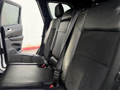 Used 2018 Jeep Grand Cherokee Altitude AWD/4WD image 19