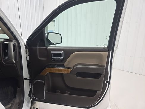 Used 2018 Chevrolet Silverado 1500 LTZ image 24