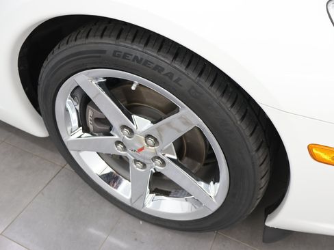 Used 2007 Chevrolet Corvette Convertible w/ Preferred Equipment Group RWD image 3