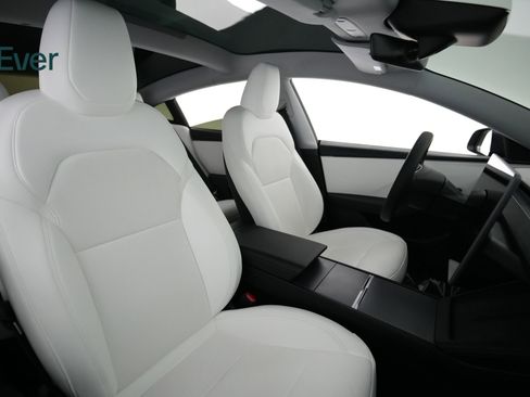 Used 2025 Tesla Model 3 Long Range image 22
