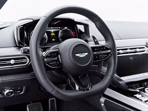 Used 2025 Aston Martin Vanquish RWD image 46