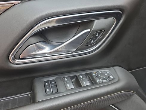 Used 2023 Chevrolet Suburban Premier image 24