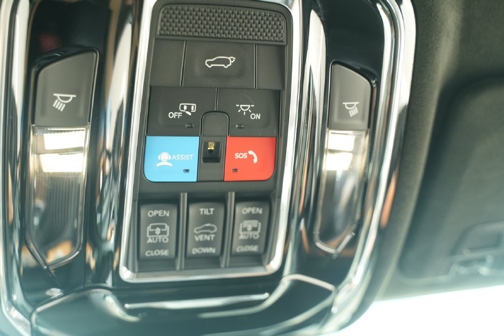 Used 2023 Jeep Grand Cherokee Summit AWD/4WD image 39