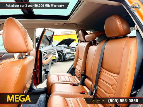 Used 2018 Nissan Rogue SL w/ Premium Package image 17