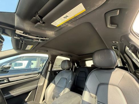 Used 2023 Porsche Cayenne Platinum Edition image 23