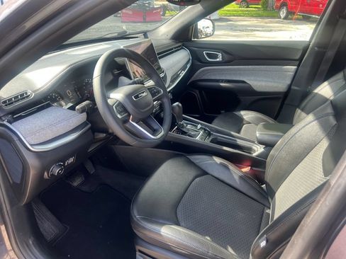 Used 2024 Jeep Compass Latitude AWD/4WD image 22