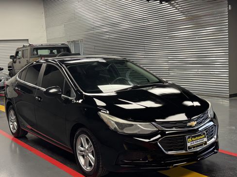 Used 2017 Chevrolet Cruze LT FWD image 5