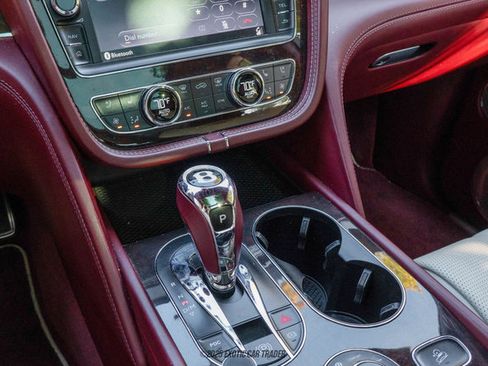 Used 2019 Bentley Bentayga image 24