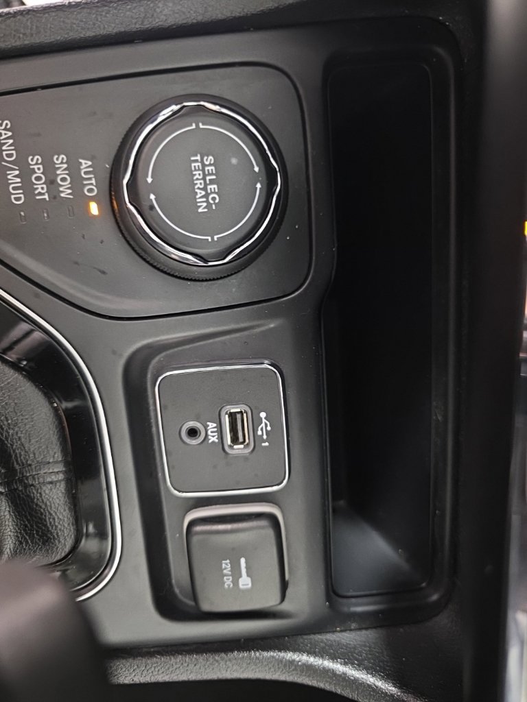 Used 2019 Jeep Cherokee Limited AWD/4WD image 20