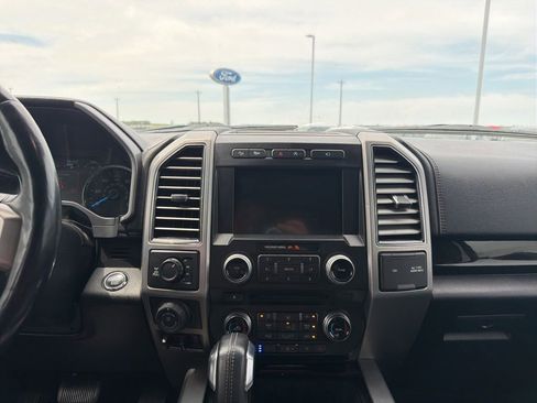 Used 2017 Ford F150 Platinum w/ Equipment Group 701A Luxury AWD/4WD image 17