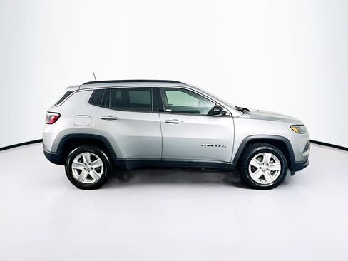 Used 2022 Jeep Compass Latitude image 10