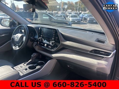 Certified 2021 Toyota Highlander XLE image 33