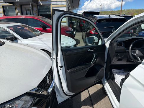 Used 2022 Volkswagen Tiguan SE AWD/4WD image 16