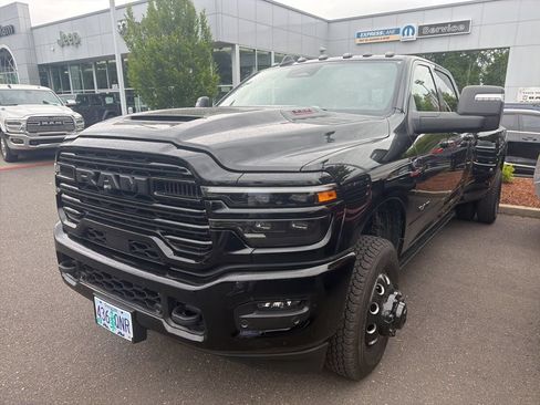 Used 2025 RAM 3500 Laramie AWD/4WD image 3