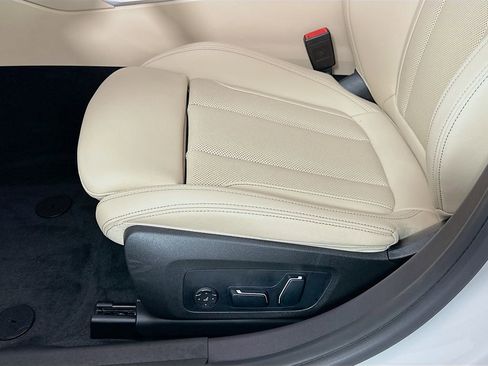 Used 2025 BMW 330i Sedan w/ Convenience Package image 20