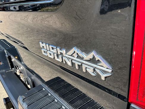 Used 2024 Chevrolet Silverado 1500 High Country w/ High Country Premium Package AWD/4WD image 10