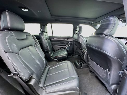 Used 2022 Jeep Grand Cherokee L Overland w/ Advanced Protech Group III image 21