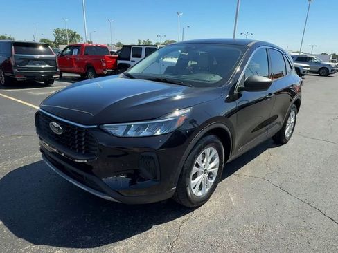 Used 2023 Ford Escape Active w/ Cold Weather Package FWD image 4