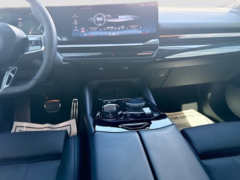 Used 2025 BMW 530i w/ M Sport Package RWD image 19