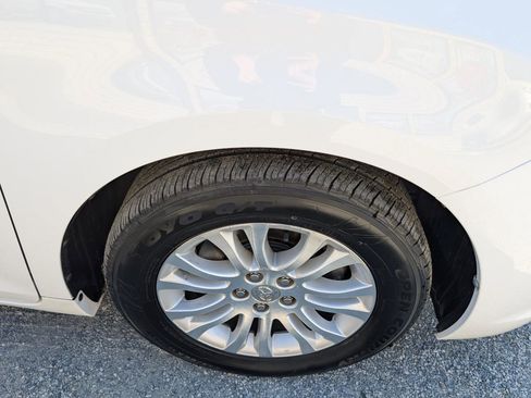 Used 2014 Toyota Sienna XLE image 4