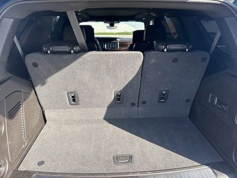 Used 2021 GMC Yukon Denali w/ Denali Premium Package image 12