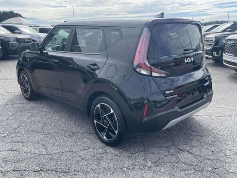 Used 2023 Kia Soul EX image 6