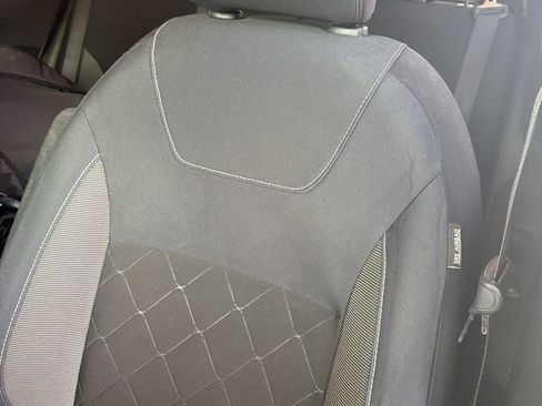 Used 2018 Nissan Kicks S FWD image 5