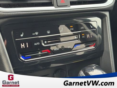 Certified 2025 Volkswagen Taos SE image 29