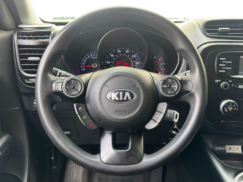 Used 2016 Kia Soul + FWD image 18