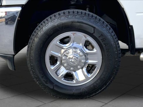 Used 2022 RAM 2500 Tradesman w/ Chrome Appearance Group AWD/4WD image 11