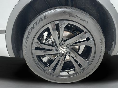 Used 2023 Volkswagen Tiguan SE R-Line AWD/4WD image 9