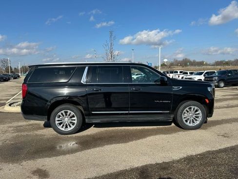 Used 2024 GMC Yukon XL SLT AWD/4WD image 11