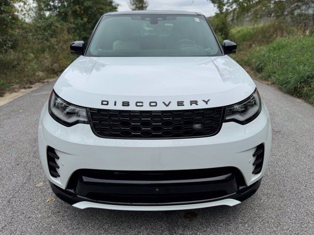 Used 2024 Land Rover Discovery Dynamic SE AWD/4WD image 3